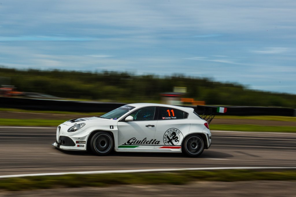 Louise Frost og Insight Racing var på en helt ny opgave på Anderstorp. Den hurtige, svenske bane bød på unikke udfordringer, men teamet fandt farten til sidst.
(Foto: Niklas Majgaard/Boxengasse.dk)